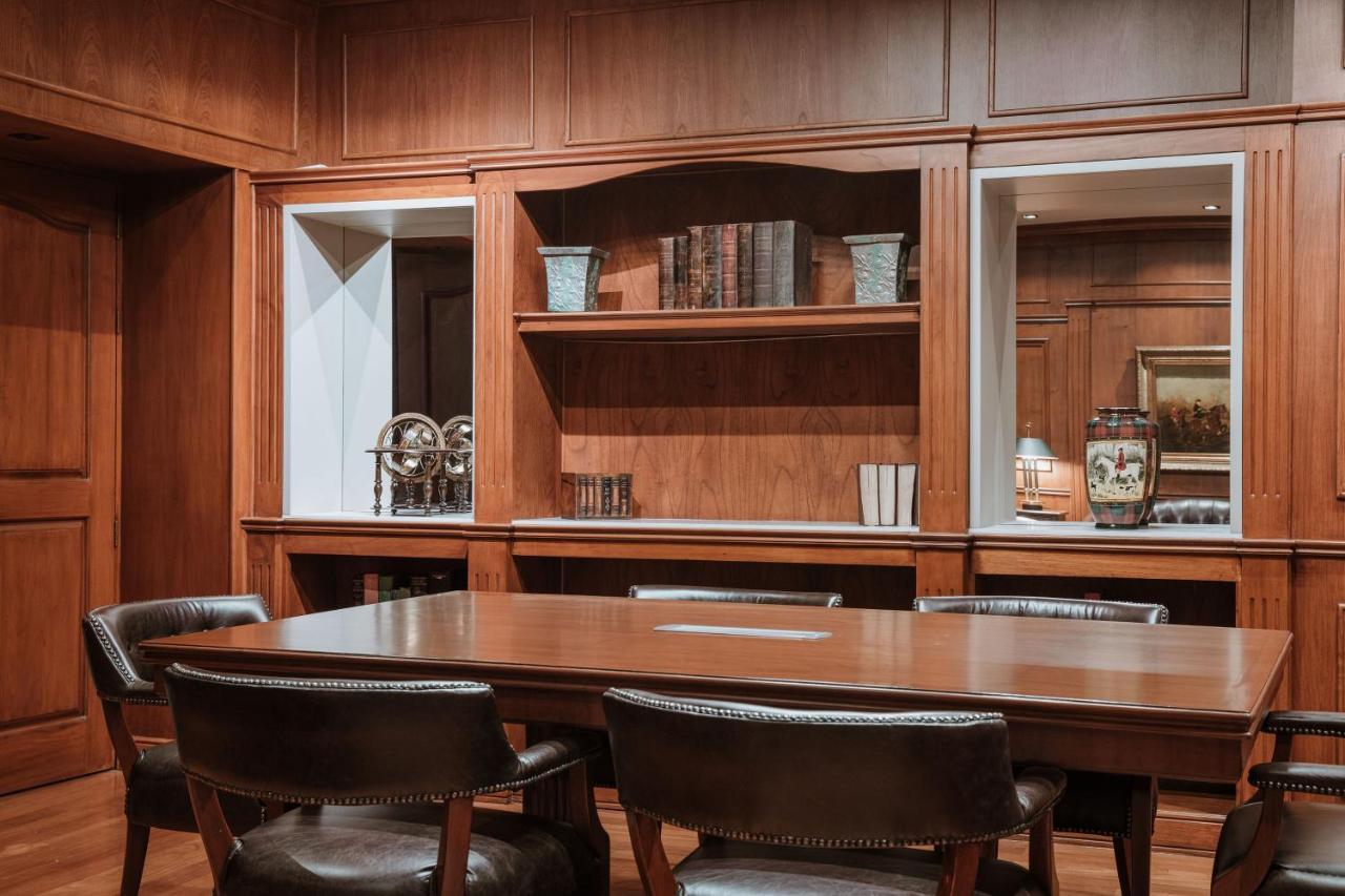 ホテルパーク10 メデジン エクステリア 写真 The boardroom of the 1900–1910 building