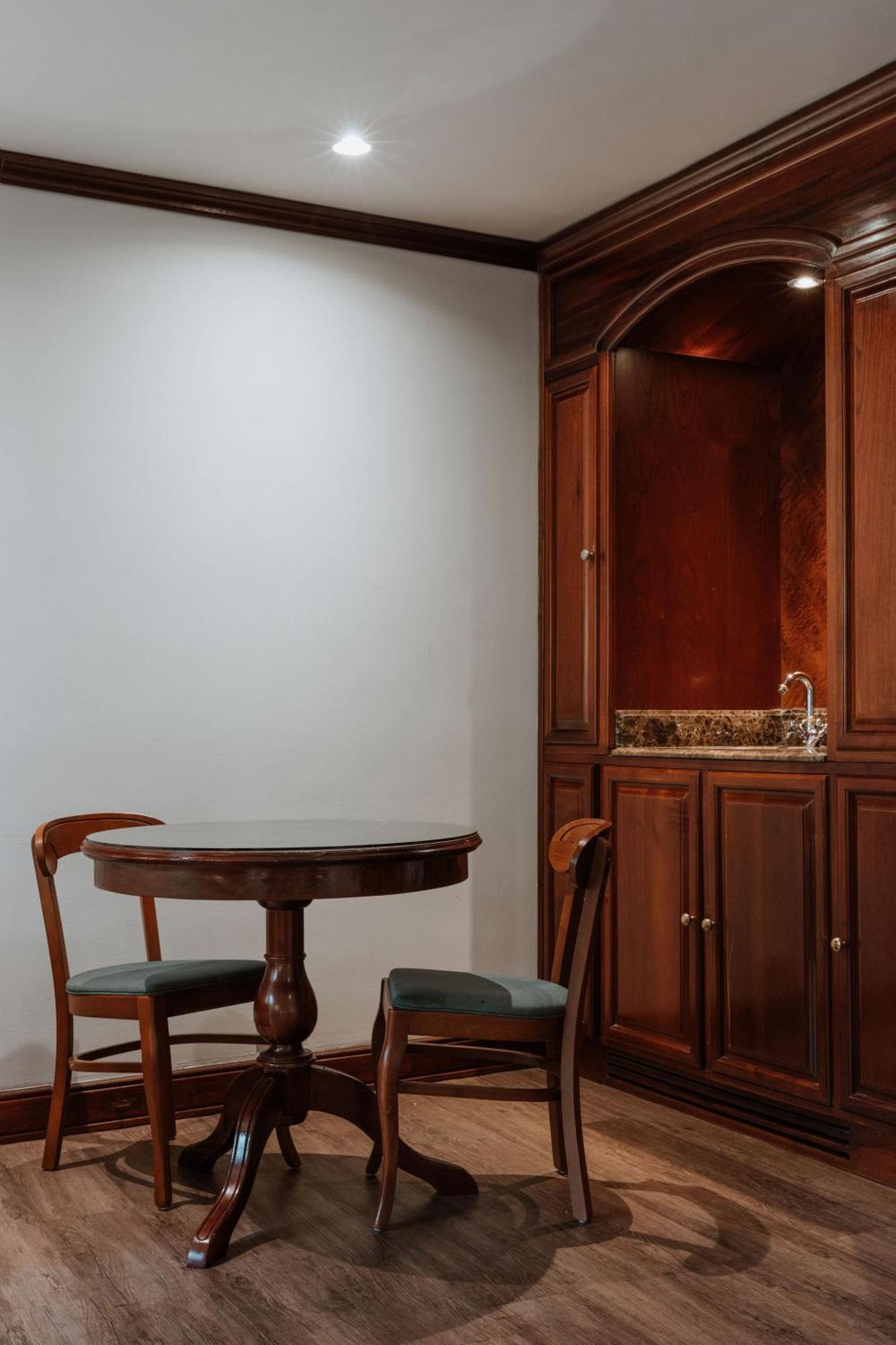 ホテルパーク10 メデジン エクステリア 写真 A wet bar in a home