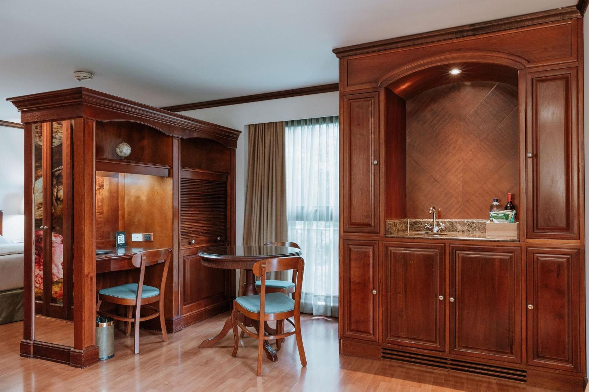 ホテルパーク10 メデジン エクステリア 写真 A typical room at the hotel